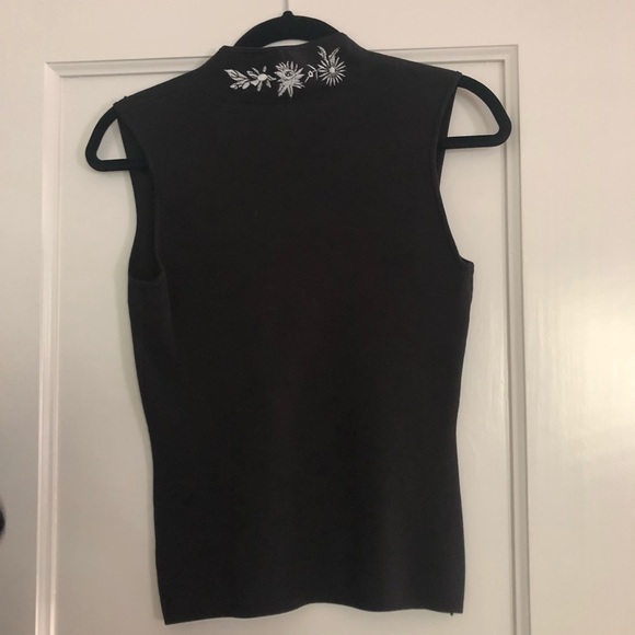 Top - Picture 2 of 2